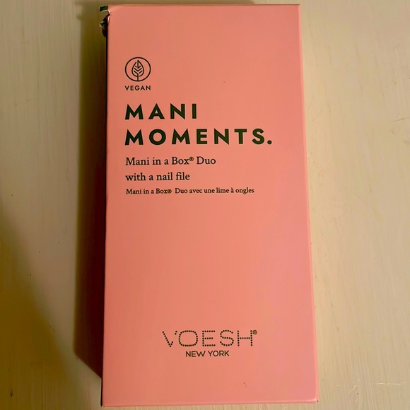 Voesh Mani Moments - Picture 1 of 2
